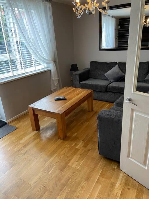 הוילה Mosborough Garland Way 2 Bed House Sheffield Free Parking 5 Min From M1 מראה חיצוני תמונה