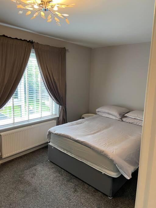 הוילה Mosborough Garland Way 2 Bed House Sheffield Free Parking 5 Min From M1 מראה חיצוני תמונה